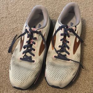 Brooks Ghost 15 Size 9.5 W.